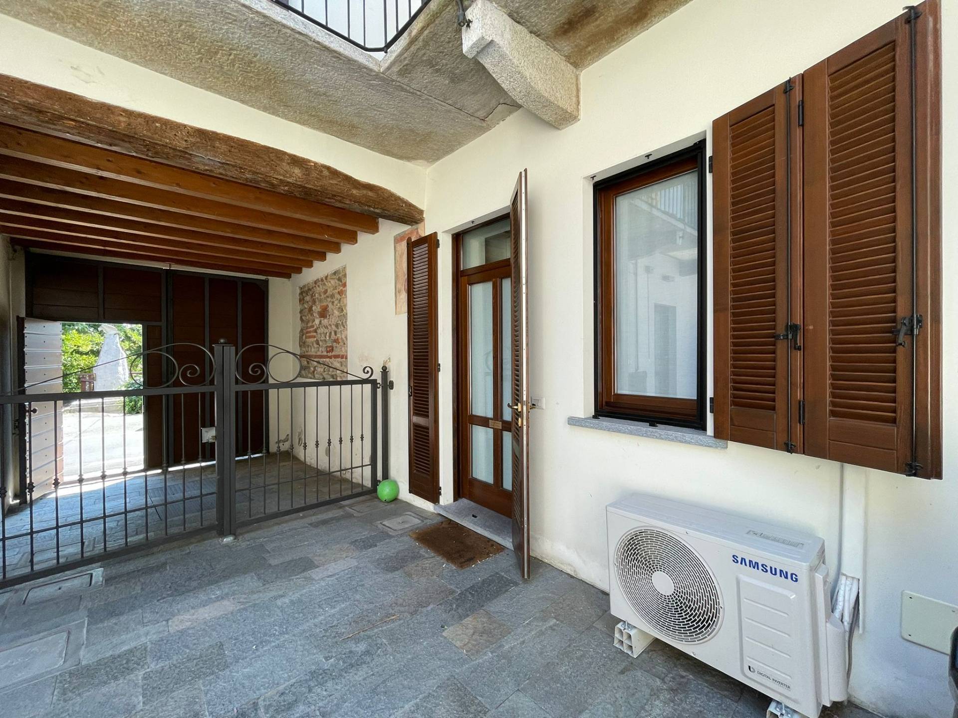Appartamento in affitto a Oleggio, 2 locali, prezzo € 450 | CambioCasa.it