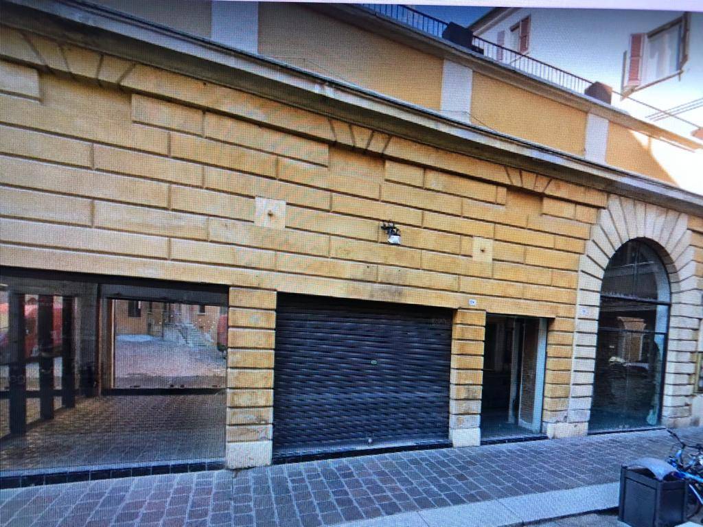 Negozio / Locale in affitto a Mantova, 9999 locali, zona Località: Centrostorico, prezzo € 4.500 | CambioCasa.it