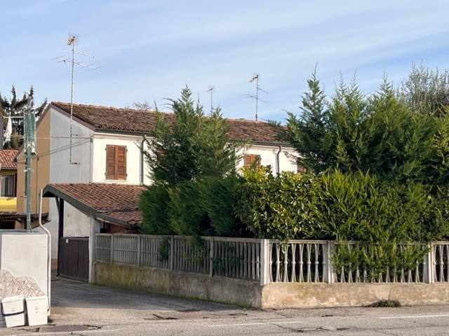 Soluzione Indipendente in vendita a Porto Mantovano, 4 locali, zona Località: S.Antonio(capoluogo, prezzo € 150.000 | PortaleAgenzieImmobiliari.it