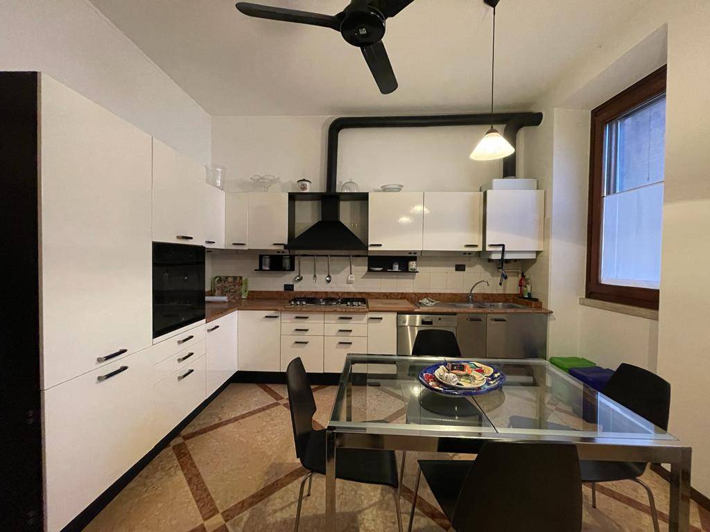 Appartamento in affitto a Mantova, 3 locali, zona Località: Centrostorico, prezzo € 1.100 | PortaleAgenzieImmobiliari.it