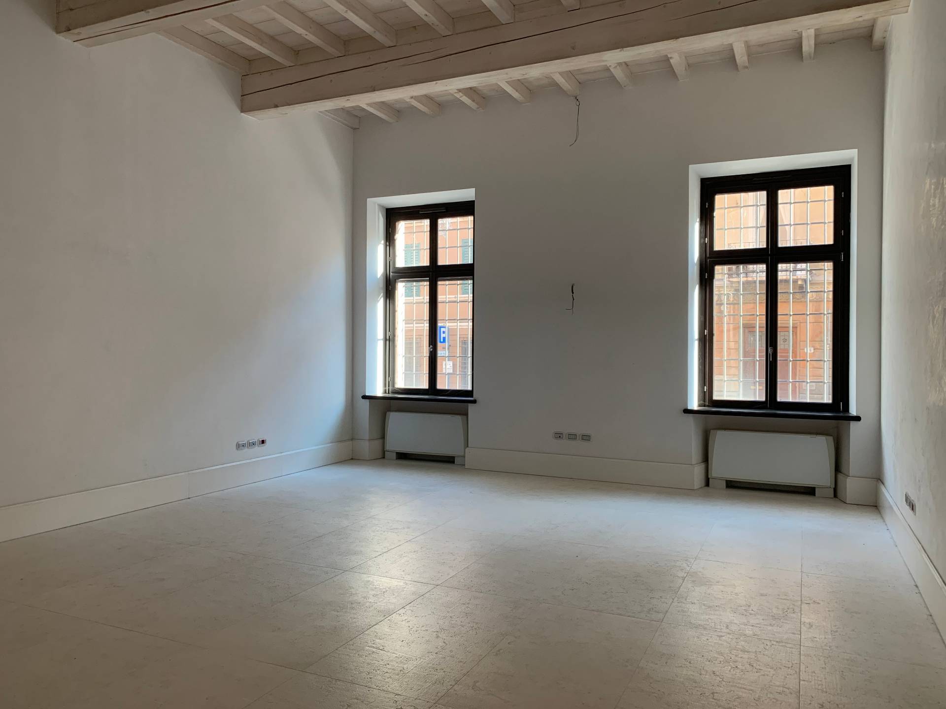 Ufficio / Studio in vendita a Mantova, 9999 locali, zona Località: Centrostorico, prezzo € 412.500 | PortaleAgenzieImmobiliari.it