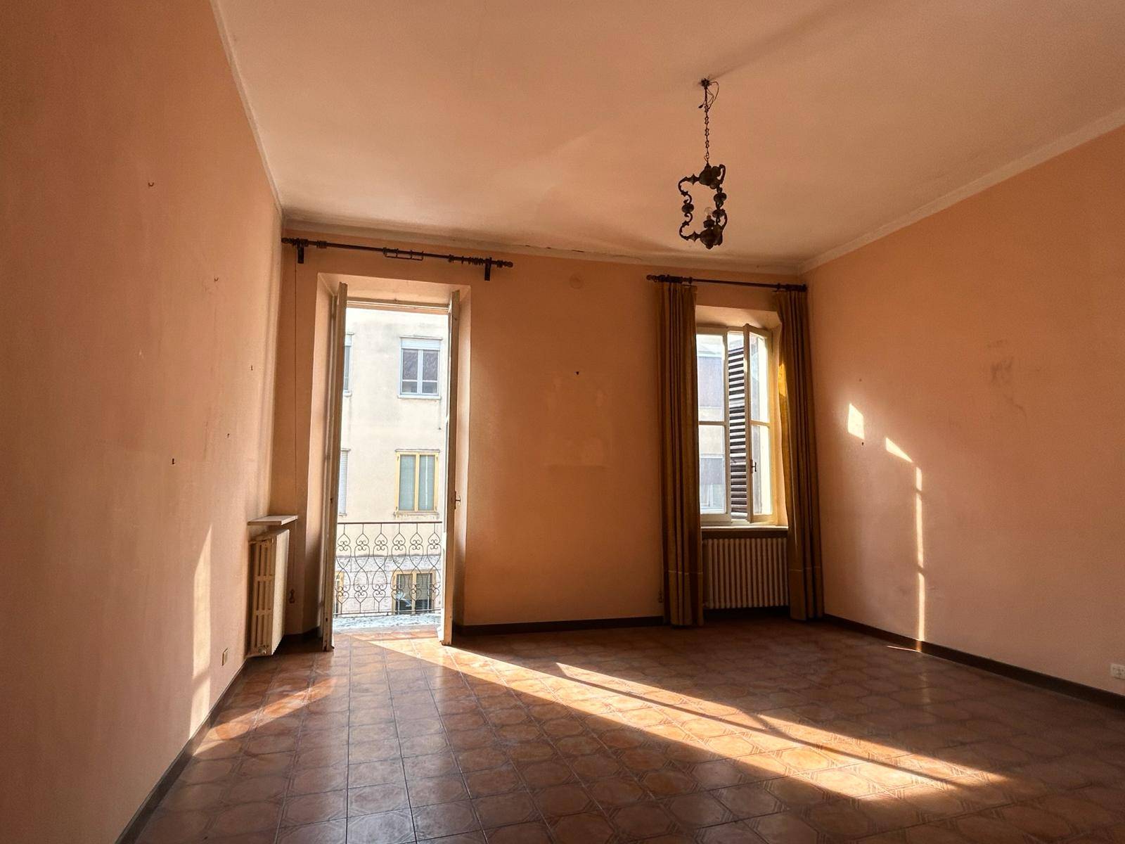 Appartamento in vendita a Mantova, 6 locali, zona Località: Centrostorico, prezzo € 480.000 | PortaleAgenzieImmobiliari.it