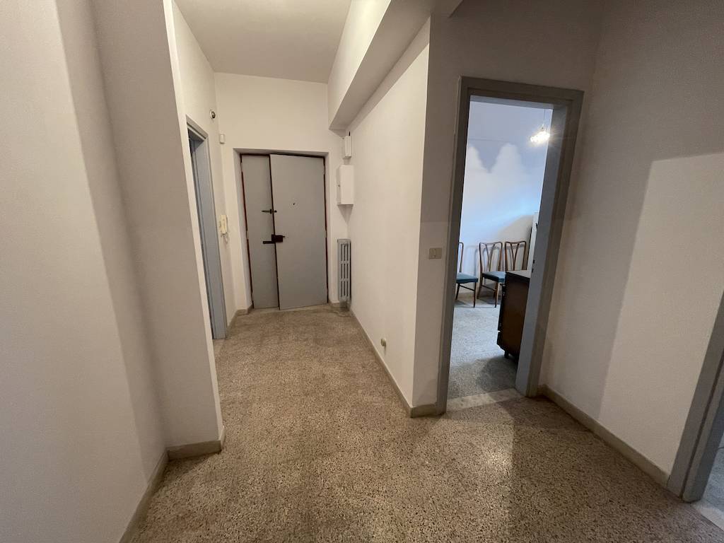 Appartamento in vendita a Reggio Calabria, 6 locali, prezzo € 45.000 | PortaleAgenzieImmobiliari.it