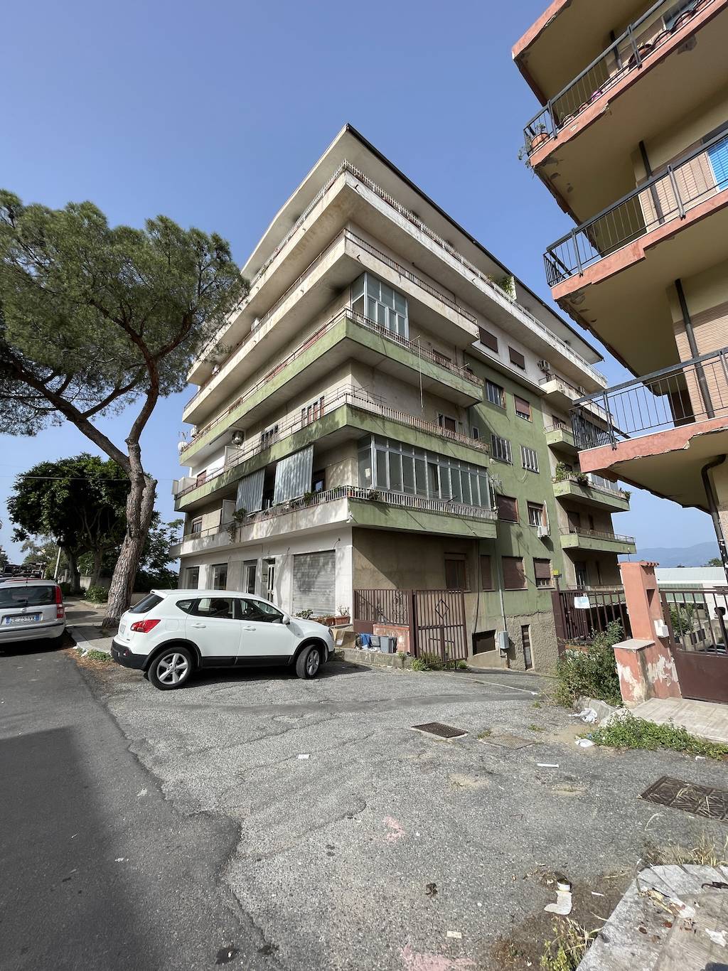 Appartamento in vendita a Reggio Calabria, 7 locali, prezzo € 36.000 | PortaleAgenzieImmobiliari.it