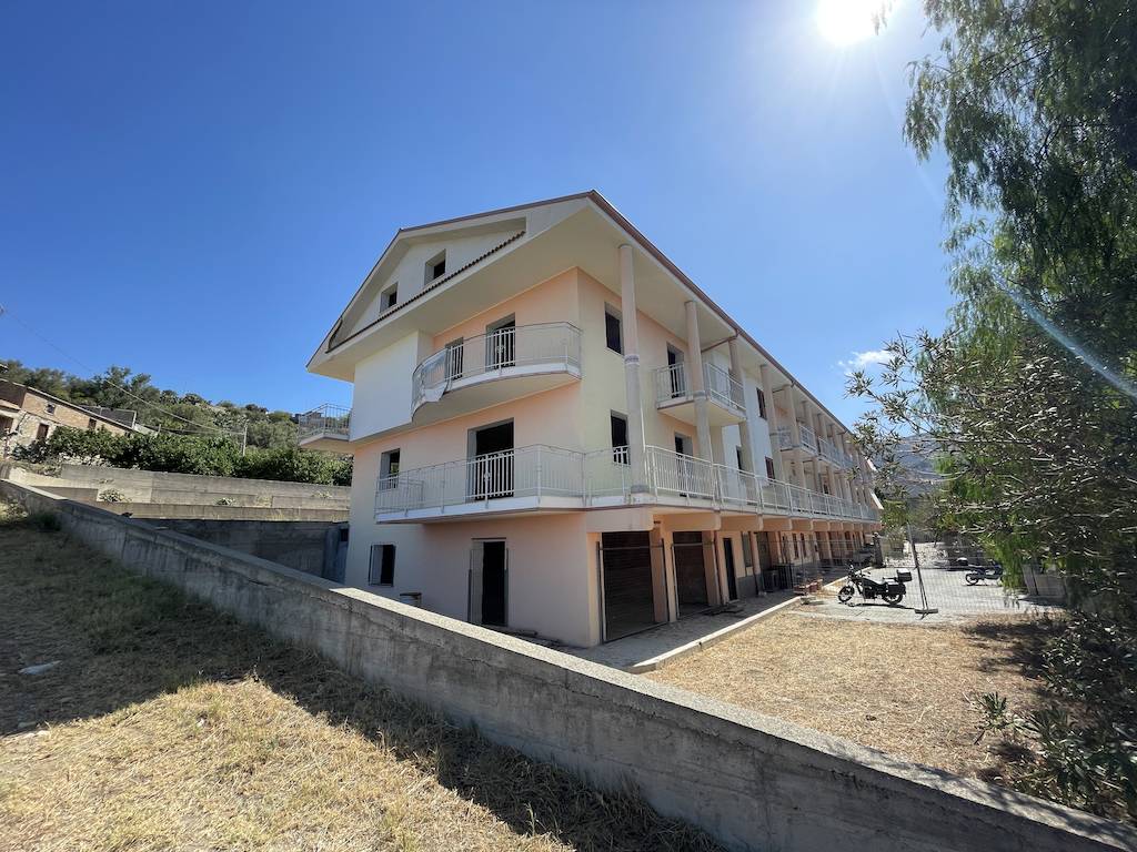 Villa in vendita a Reggio Calabria, 12 locali, prezzo € 250.000 | PortaleAgenzieImmobiliari.it