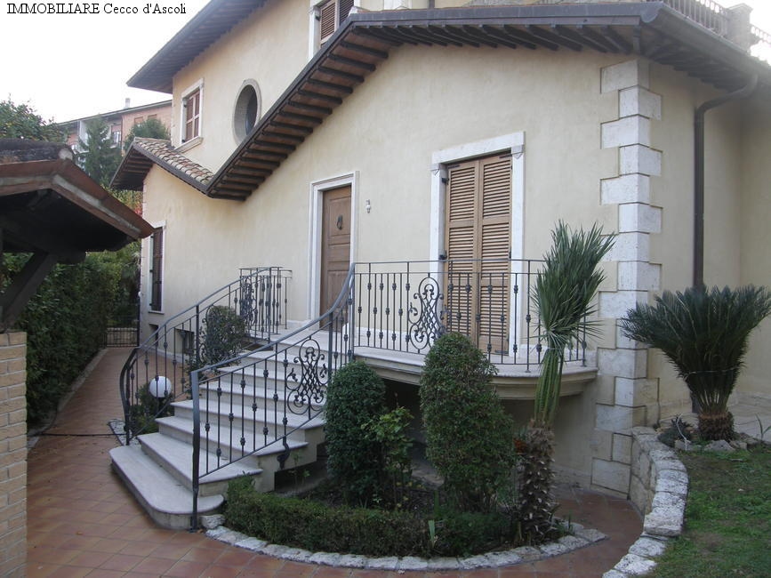 Villa in vendita a Folignano, 14 locali, zona Località: VillaPigna, Trattative riservate | PortaleAgenzieImmobiliari.it