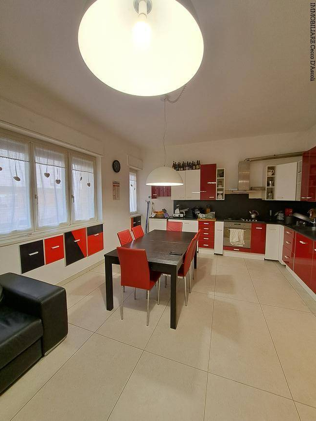 Appartamento in vendita a Ascoli Piceno, 9 locali, zona Località: CampoParignano, prezzo € 300.000 | PortaleAgenzieImmobiliari.it