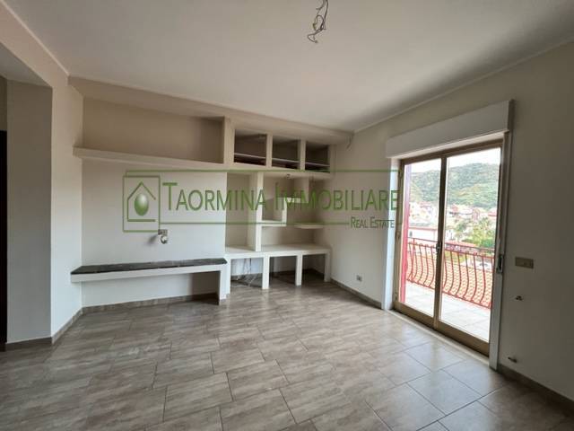 Appartamento in vendita a Gaggi, 5 locali, zona Località: Gaggi, prezzo € 120.000 | PortaleAgenzieImmobiliari.it