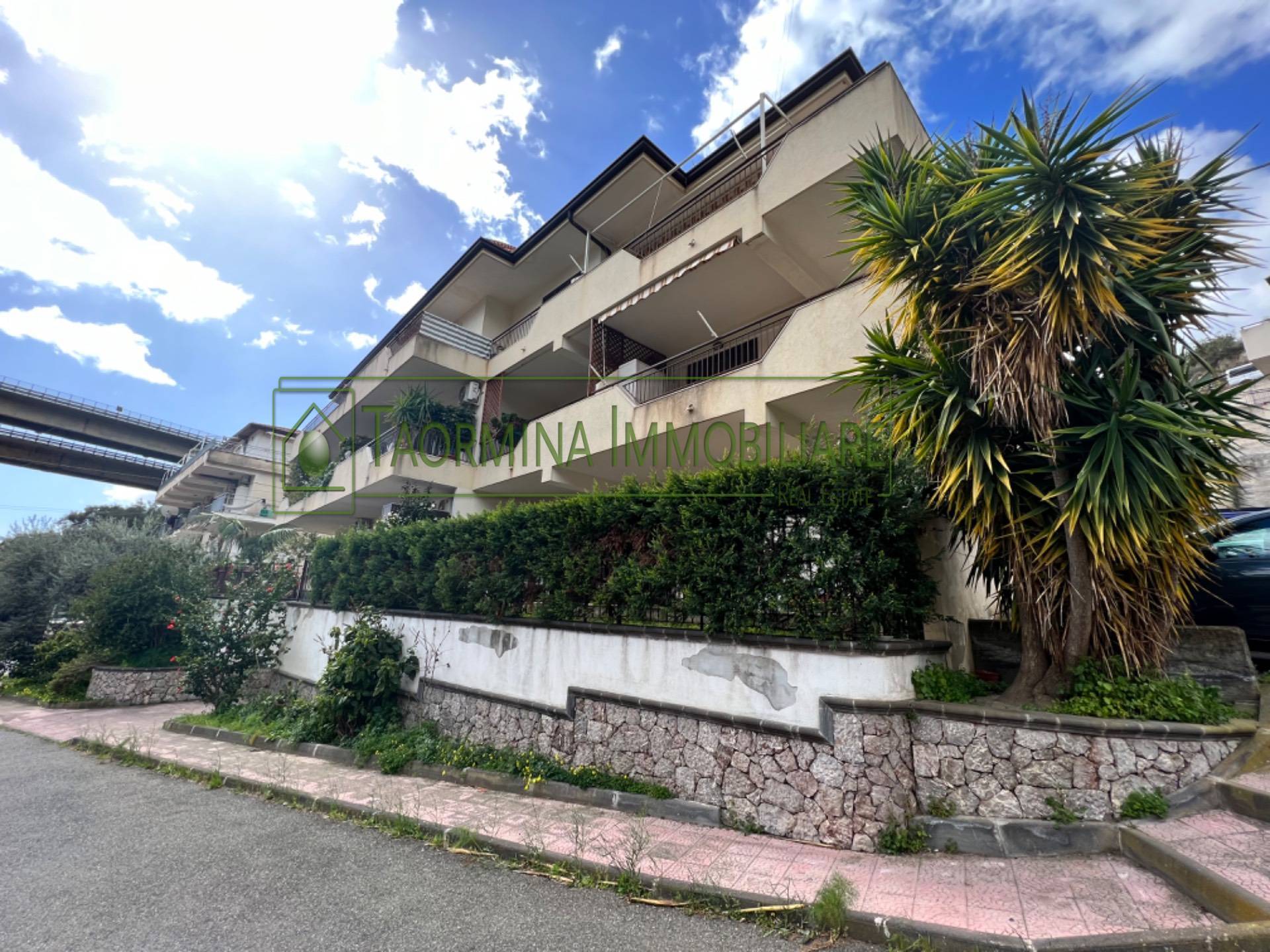 Appartamento in vendita a Letojanni, 6 locali, prezzo € 240.000 | PortaleAgenzieImmobiliari.it