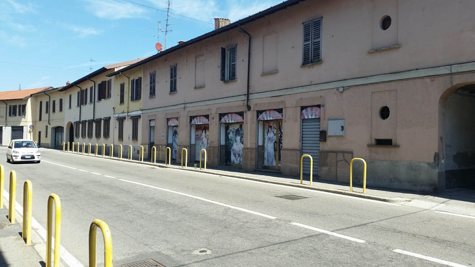 Negozio / Locale in vendita a Magenta, 9999 locali, prezzo € 129.000 | PortaleAgenzieImmobiliari.it