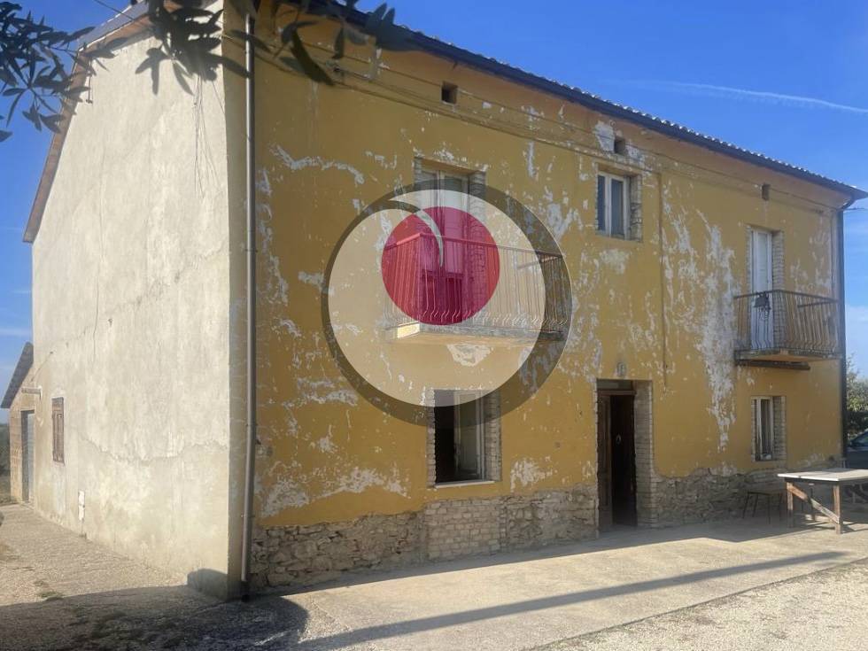 Rustico / Casale in vendita a Arielli, 8 locali, prezzo € 80.000 | PortaleAgenzieImmobiliari.it
