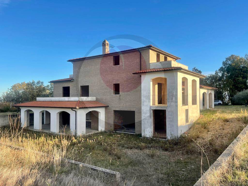 Villa in vendita a Mozzagrogna, 12 locali, zona Località: VillaRomagnoli, prezzo € 215.000 | PortaleAgenzieImmobiliari.it