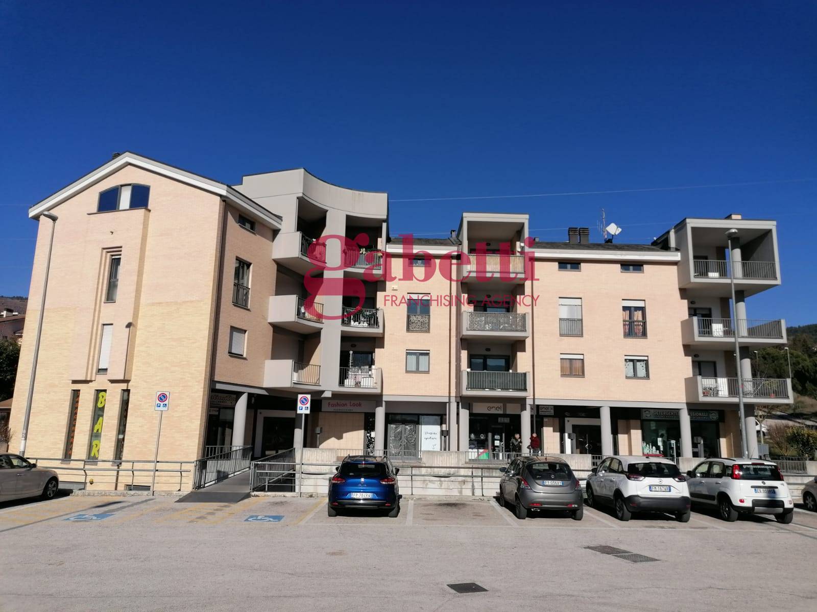 Appartamento in affitto a L'Aquila, 2 locali, zona Località: CollePretara, prezzo € 450 | CambioCasa.it