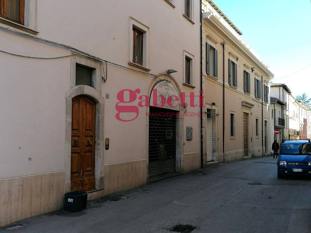 Appartamento in vendita a L'Aquila, 5 locali, zona Località: Centrostorico, prezzo € 189.000 | PortaleAgenzieImmobiliari.it