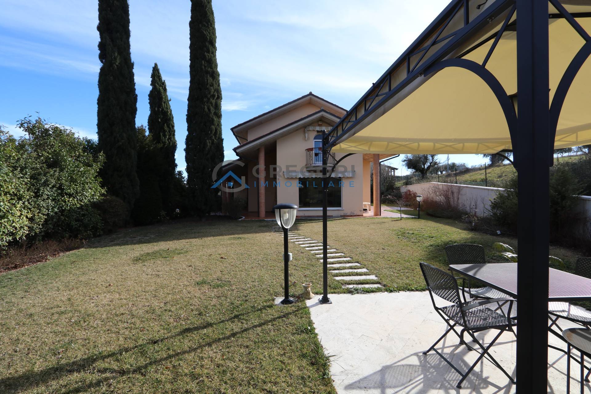 Villa in vendita a Appignano del Tronto, 11 locali, prezzo € 490.000 | PortaleAgenzieImmobiliari.it