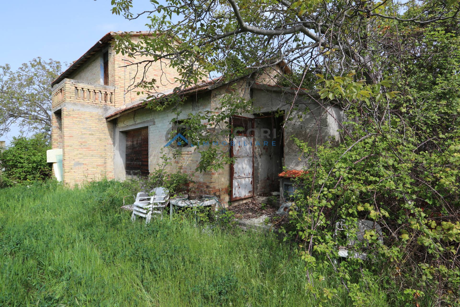 Villa in vendita a Controguerra, 5 locali, prezzo € 78.000 | PortaleAgenzieImmobiliari.it