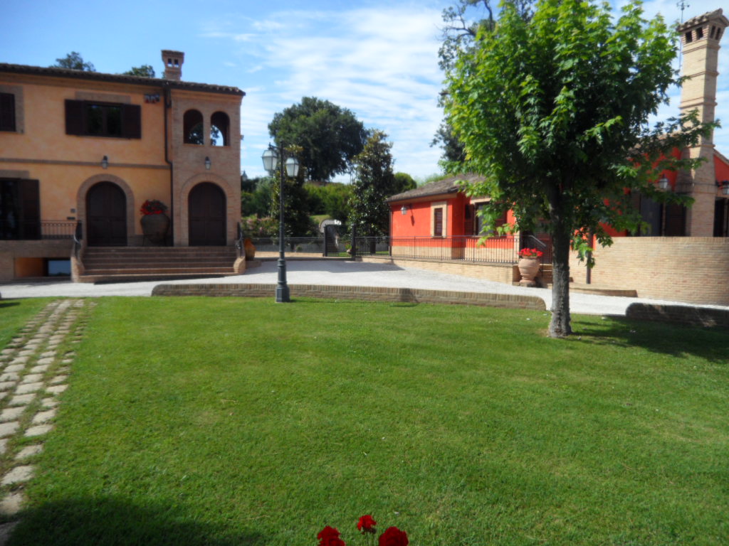 Villa in Vendita a Potenza Picena