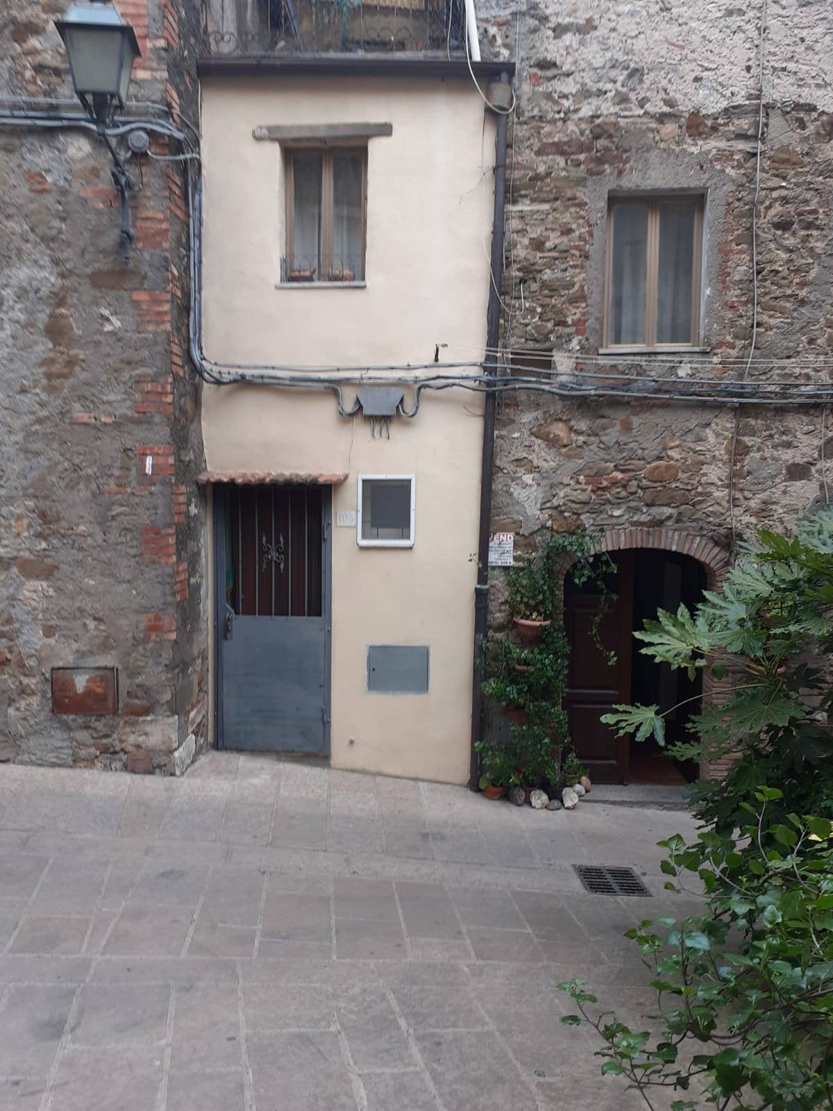 Appartamento in vendita a Manciano, 4 locali, zona Zona: Montemerano, prezzo € 60.000 | CambioCasa.it