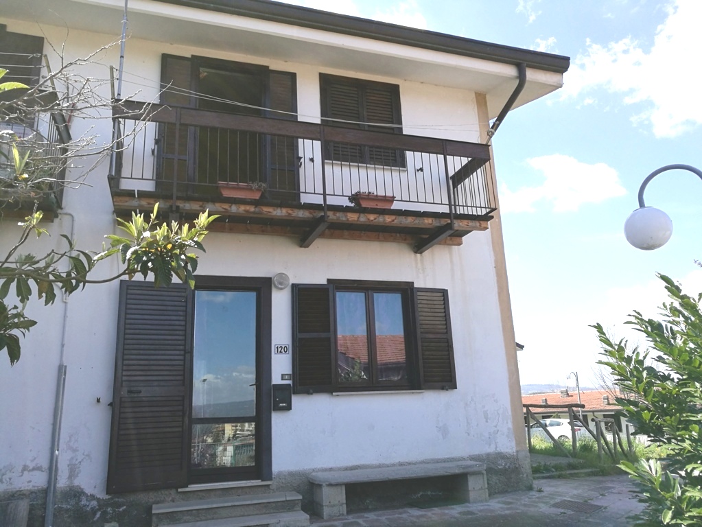 Villa a Schiera in vendita a San Mango sul Calore, 3 locali, prezzo € 29.000 | PortaleAgenzieImmobiliari.it