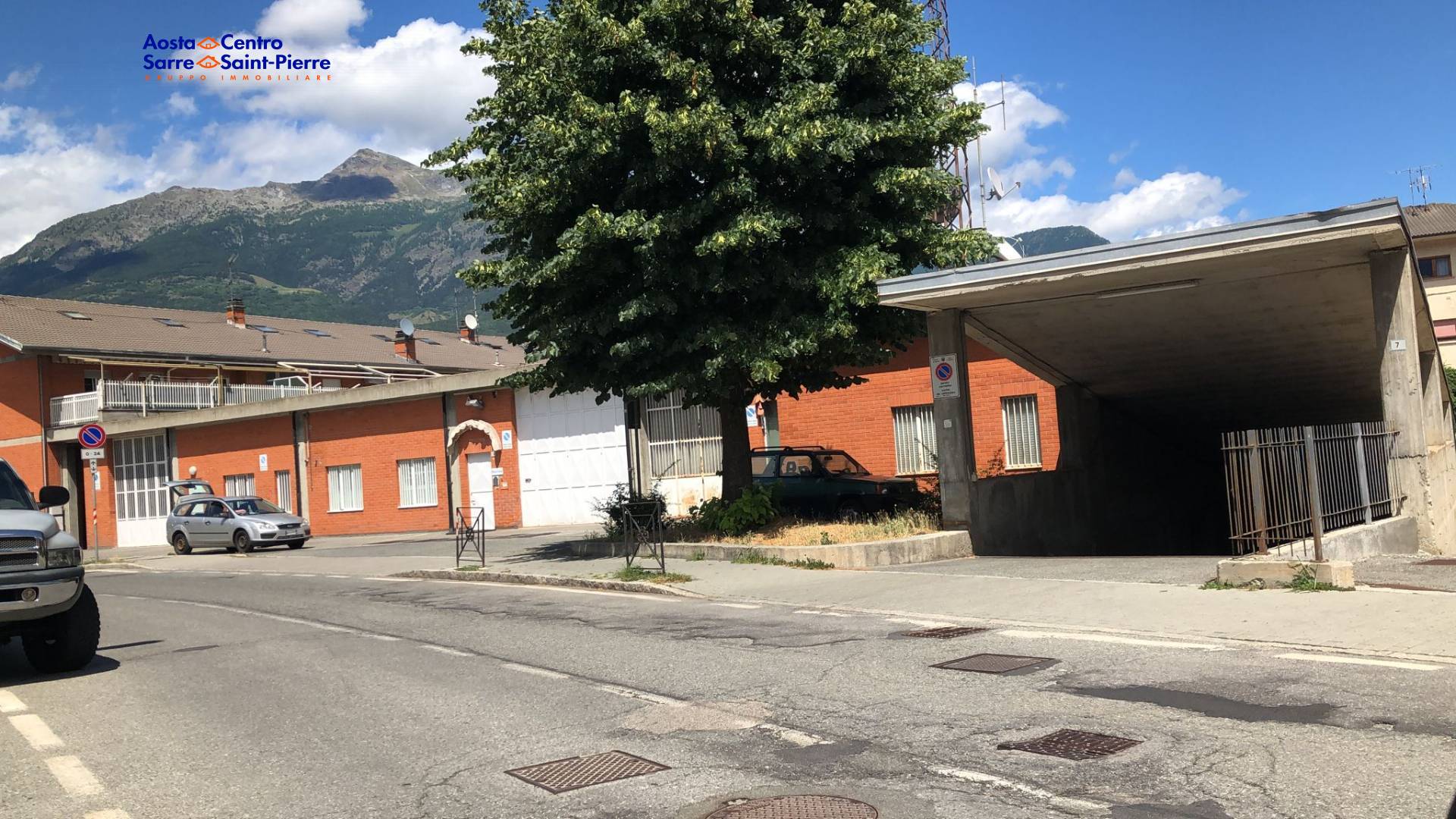 Box / Garage in vendita a Aosta, 1 locali, prezzo € 30.000 | CambioCasa.it