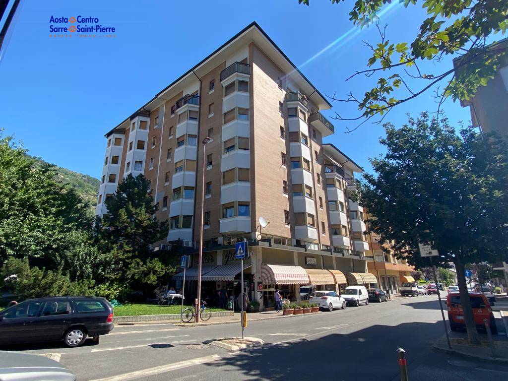 Appartamento in vendita a Aosta, 4 locali, zona Zona: Semicentro, prezzo € 210.000 | CambioCasa.it