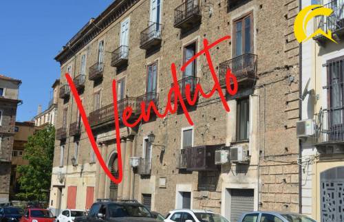 Palazzo / Stabile in vendita a Lamezia Terme, 20 locali, zona Zona: Nicastro, Trattative riservate | CambioCasa.it