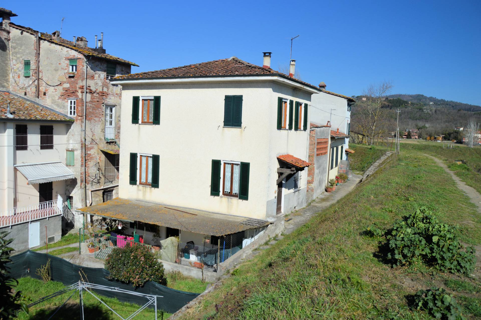 Soluzione Indipendente in vendita a Lucca, 6 locali, zona Località: PonteSanPietro, prezzo € 195.000 | PortaleAgenzieImmobiliari.it