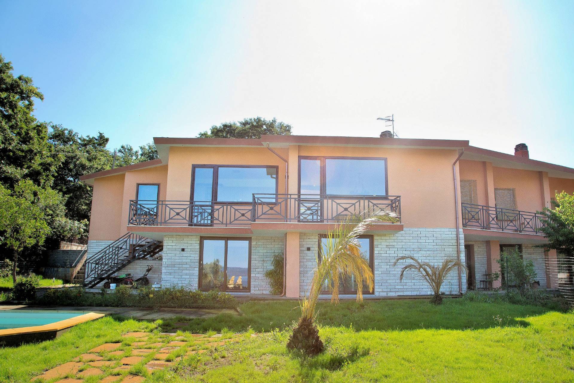 Villa Bifamiliare in vendita a Bolsena, 9 locali, prezzo € 320.000 | CambioCasa.it