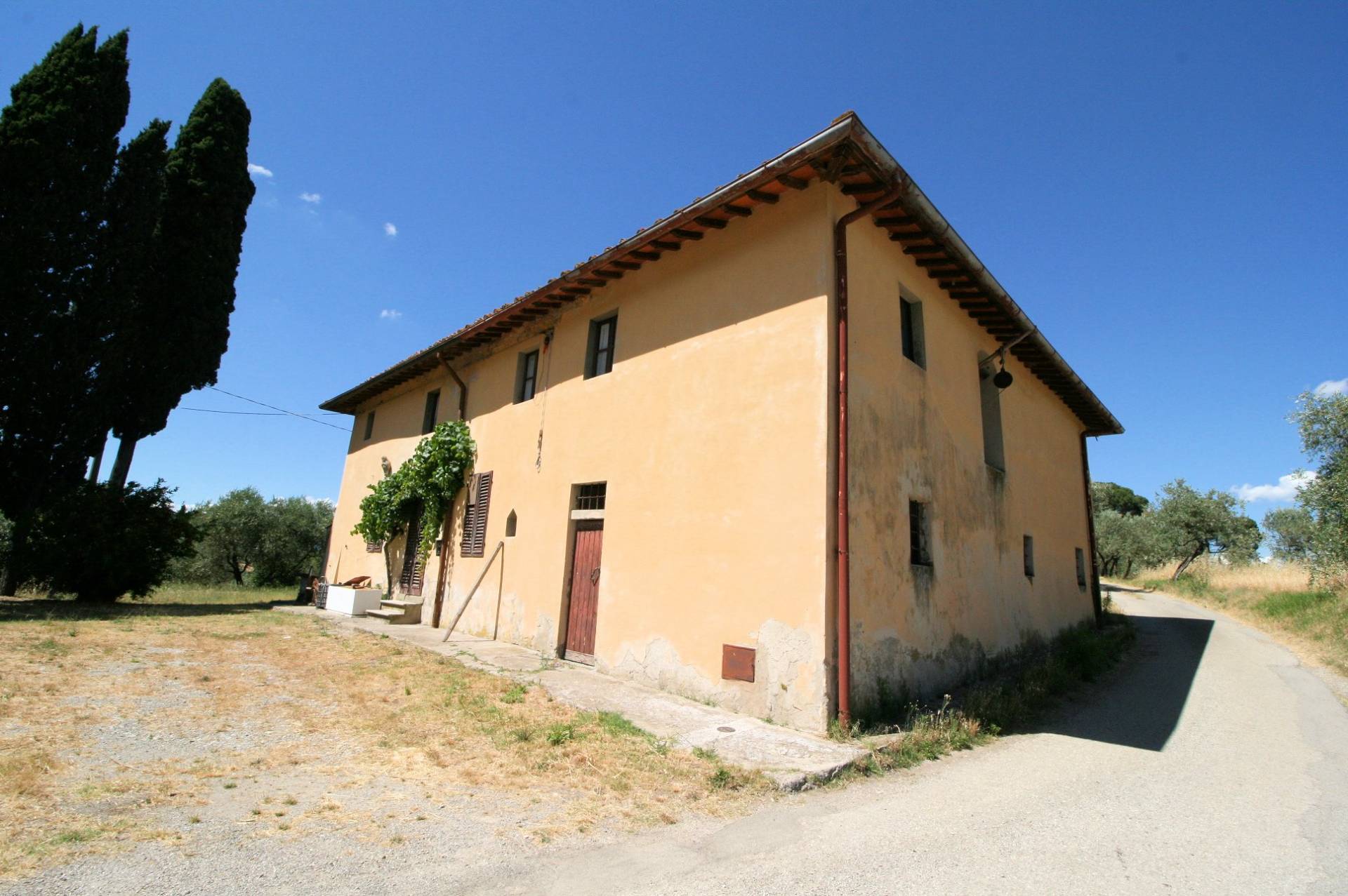 Rustico / Casale in vendita a Quarrata, 12 locali, prezzo € 350.000 | CambioCasa.it