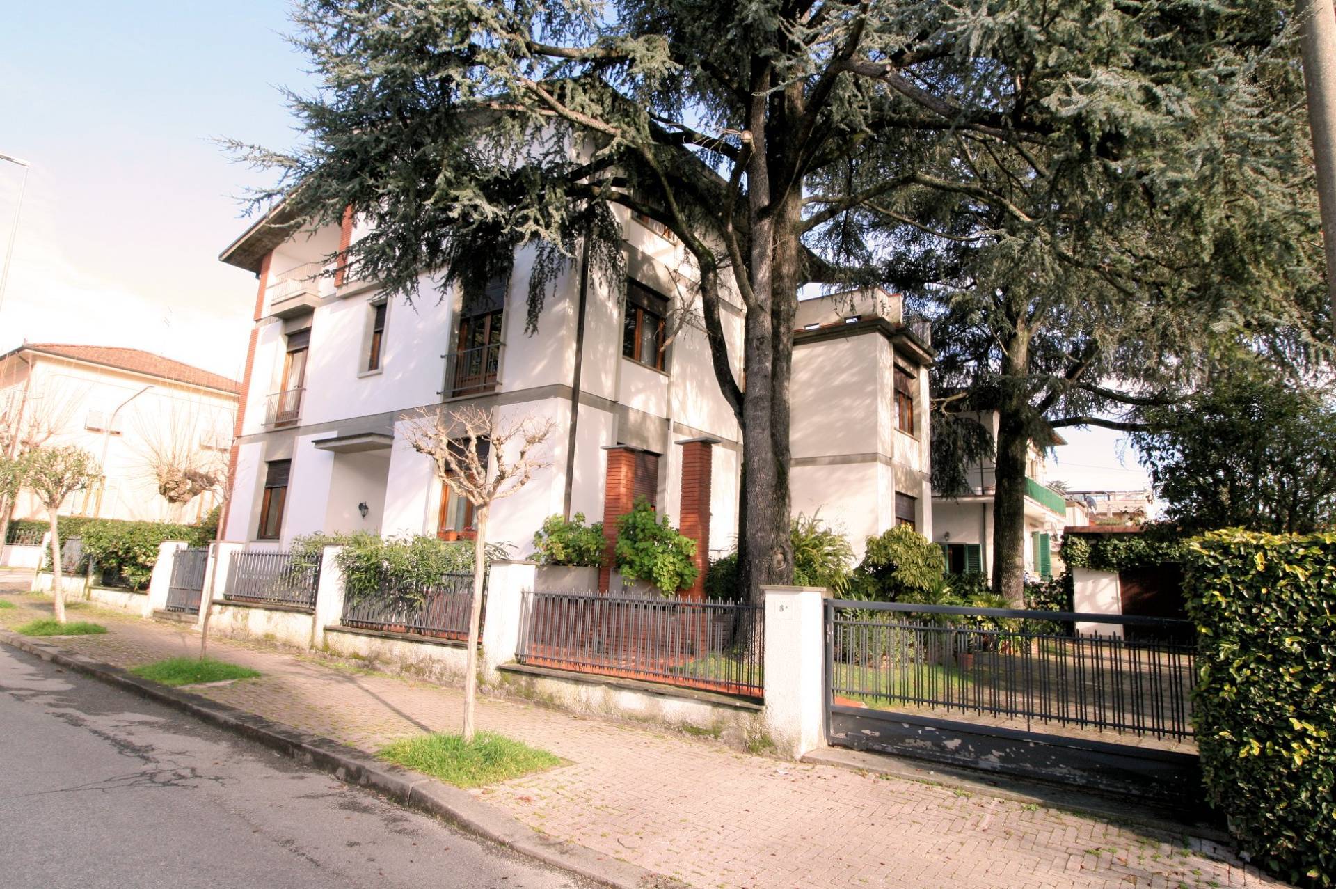 Villa in vendita a Montecatini-Terme, 14 locali, prezzo € 620.000 | CambioCasa.it