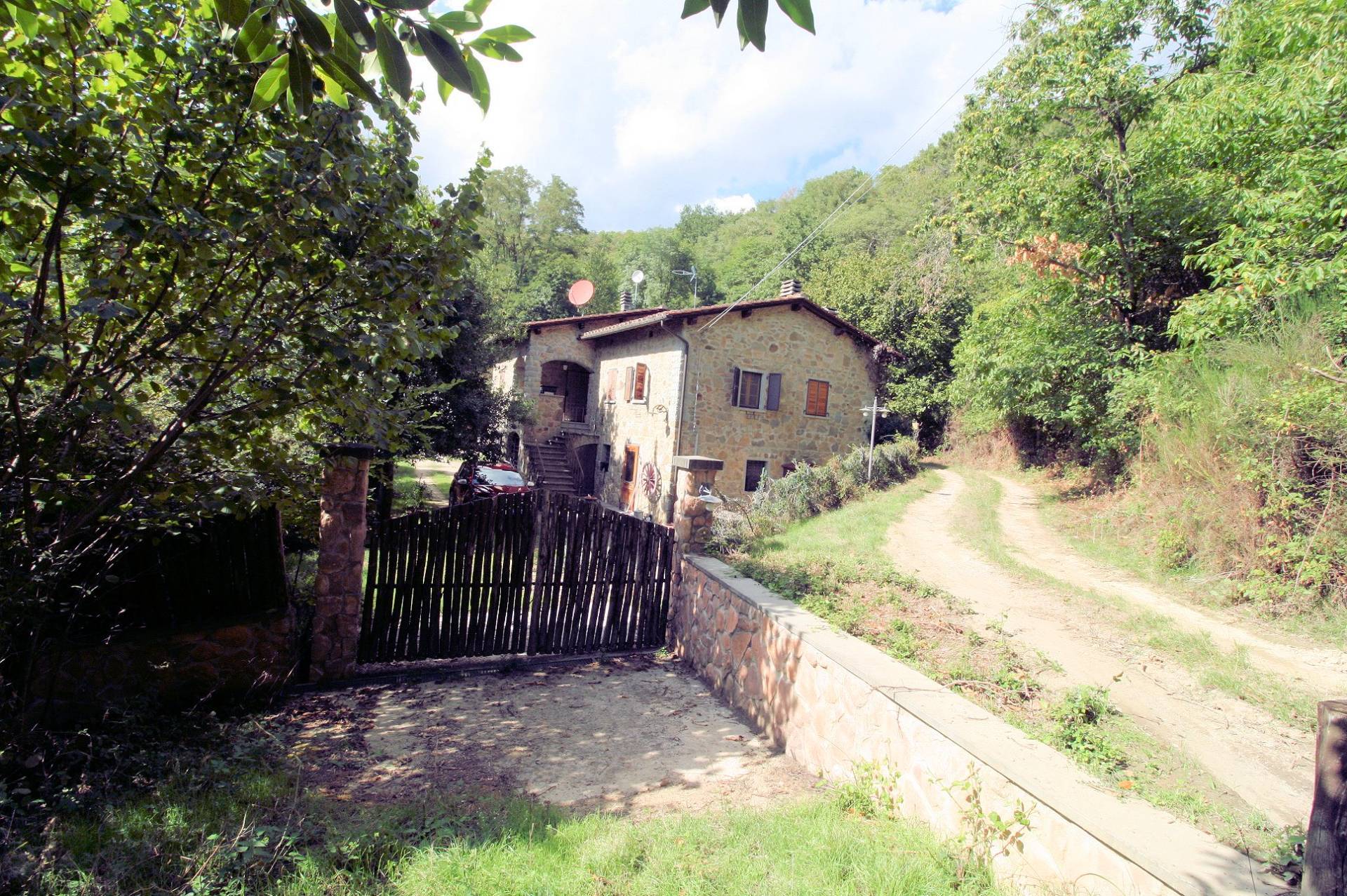 Rustico / Casale in vendita a Pistoia, 8 locali, prezzo € 350.000 | PortaleAgenzieImmobiliari.it