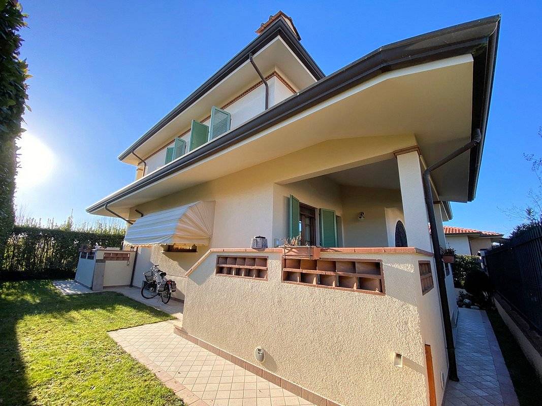 Villa in vendita a Camaiore, 13 locali, zona Località: CapezzanoPianore, prezzo € 650.000 | PortaleAgenzieImmobiliari.it