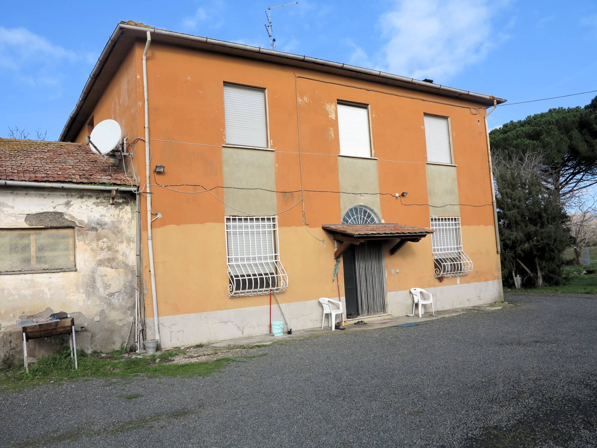 Rustico / Casale in vendita a Roccastrada, 10 locali, zona emassi, prezzo € 290.000 | PortaleAgenzieImmobiliari.it