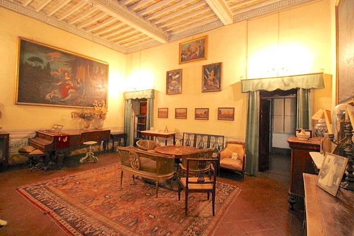 Palazzo / Stabile in vendita a Pescia, 25 locali, prezzo € 890.000 | PortaleAgenzieImmobiliari.it