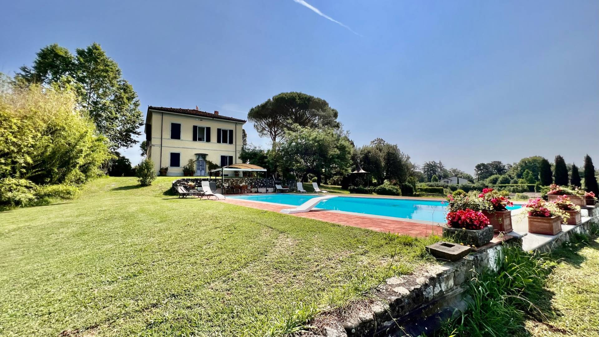 Villa in vendita a Lucca, 16 locali, zona Località: MonteSanQuirico-Vallebuia, prezzo € 2.850.000 | PortaleAgenzieImmobiliari.it