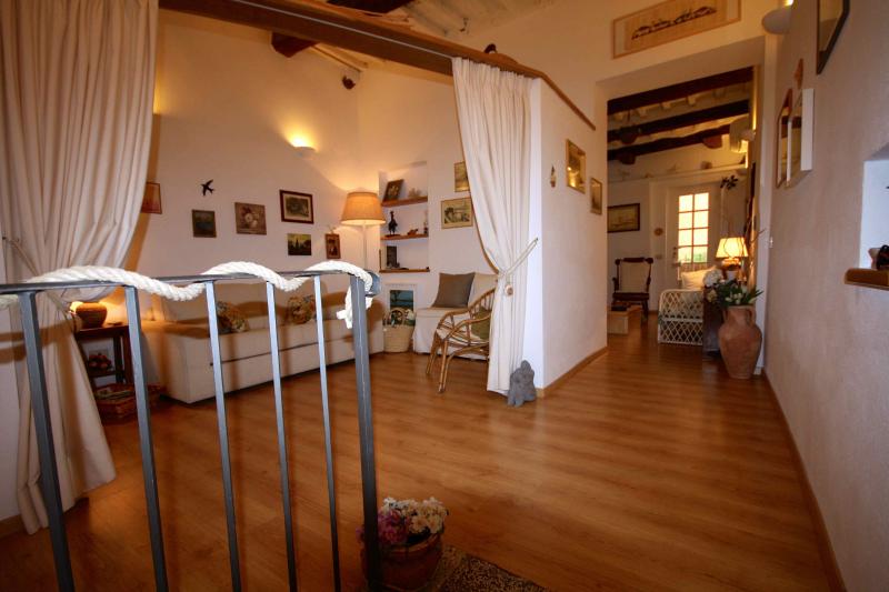 Appartamento in affitto a Orbetello, 4 locali, zona Località: Centrostorico, prezzo € 5.000 | CambioCasa.it