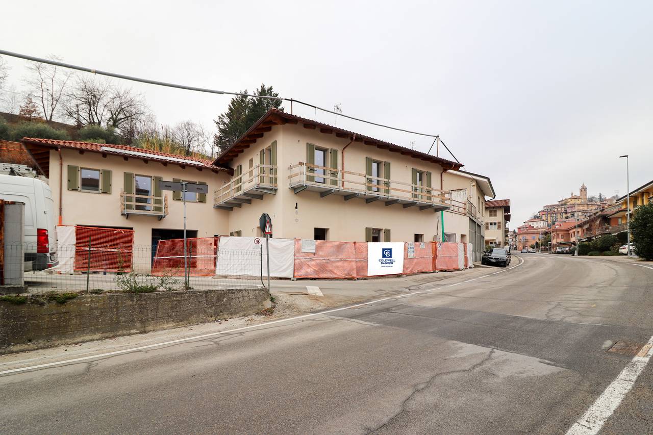 Palazzo / Stabile in vendita a Monforte d'Alba