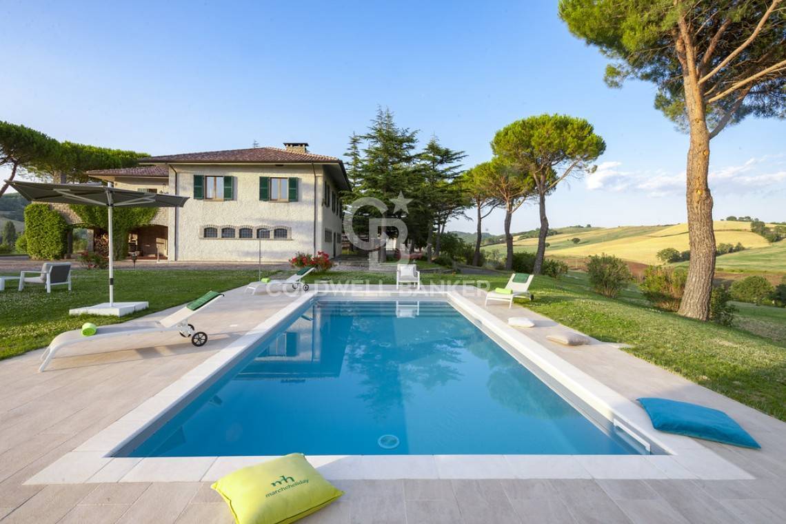 Villa in vendita a Sant'Angelo in Vado, 10 locali, prezzo € 650.000 | PortaleAgenzieImmobiliari.it
