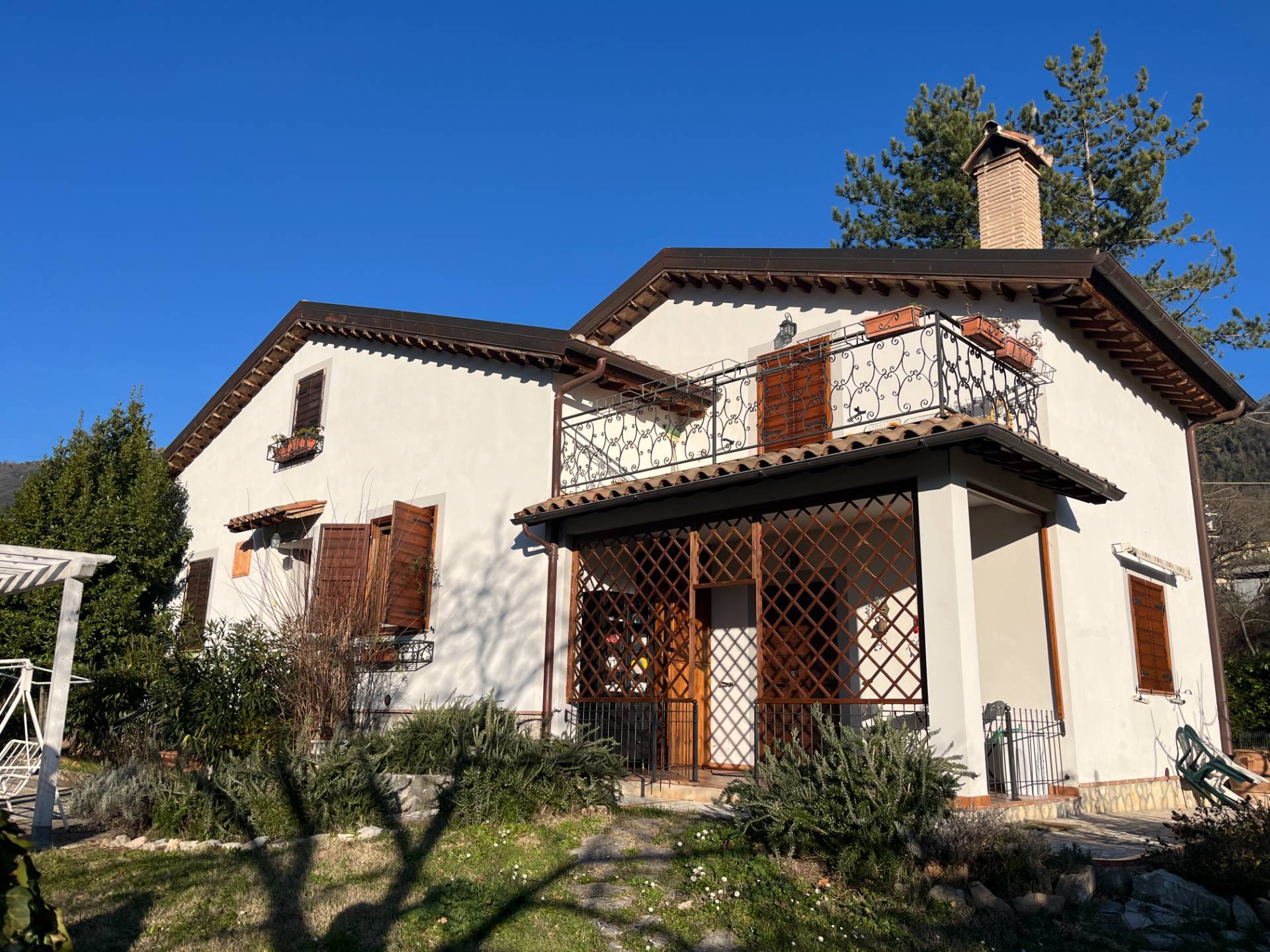 Villa in vendita a Terni, 6 locali, zona Località: ZonaAgricola, prezzo € 250.000 | PortaleAgenzieImmobiliari.it