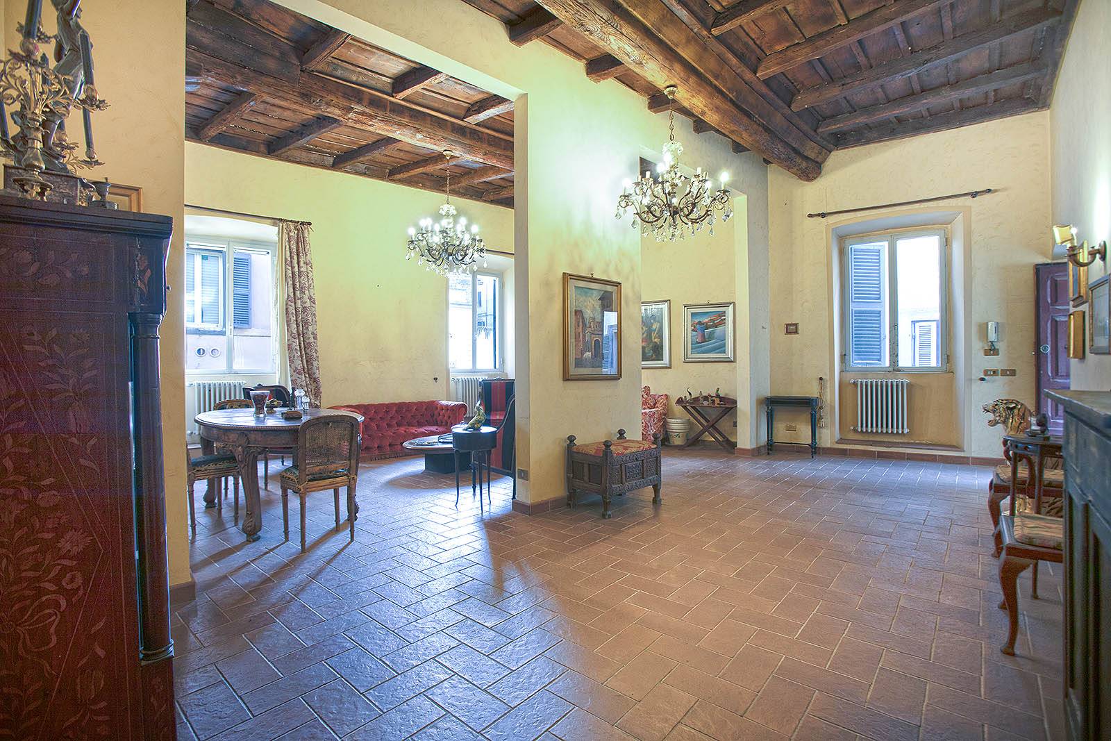 Appartamento in vendita a Viterbo, 4 locali, zona ro, prezzo € 235.000 | PortaleAgenzieImmobiliari.it