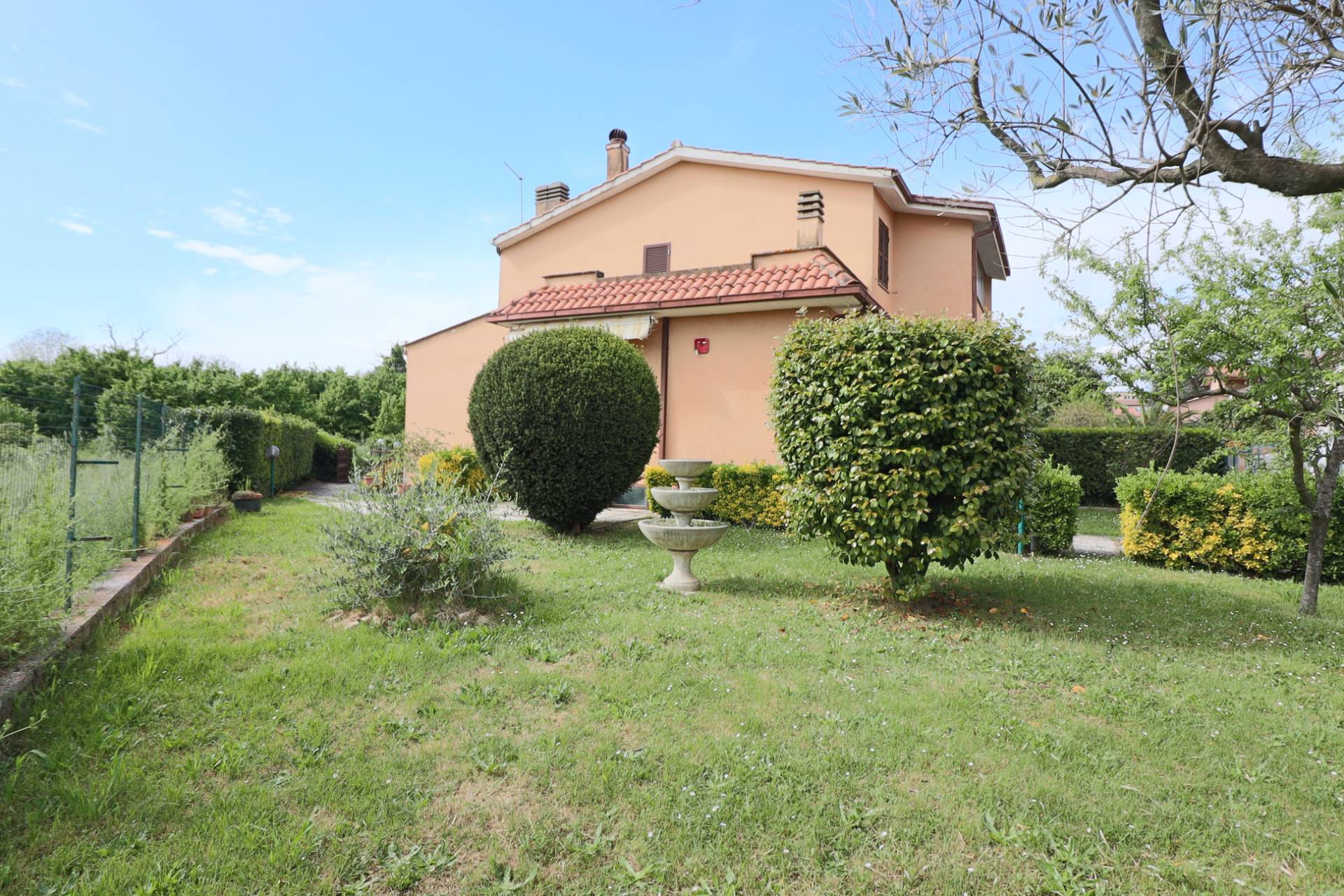 Villa a Schiera in vendita a Ronciglione, 9 locali, zona Località: semi-centrale, prezzo € 245.000 | PortaleAgenzieImmobiliari.it