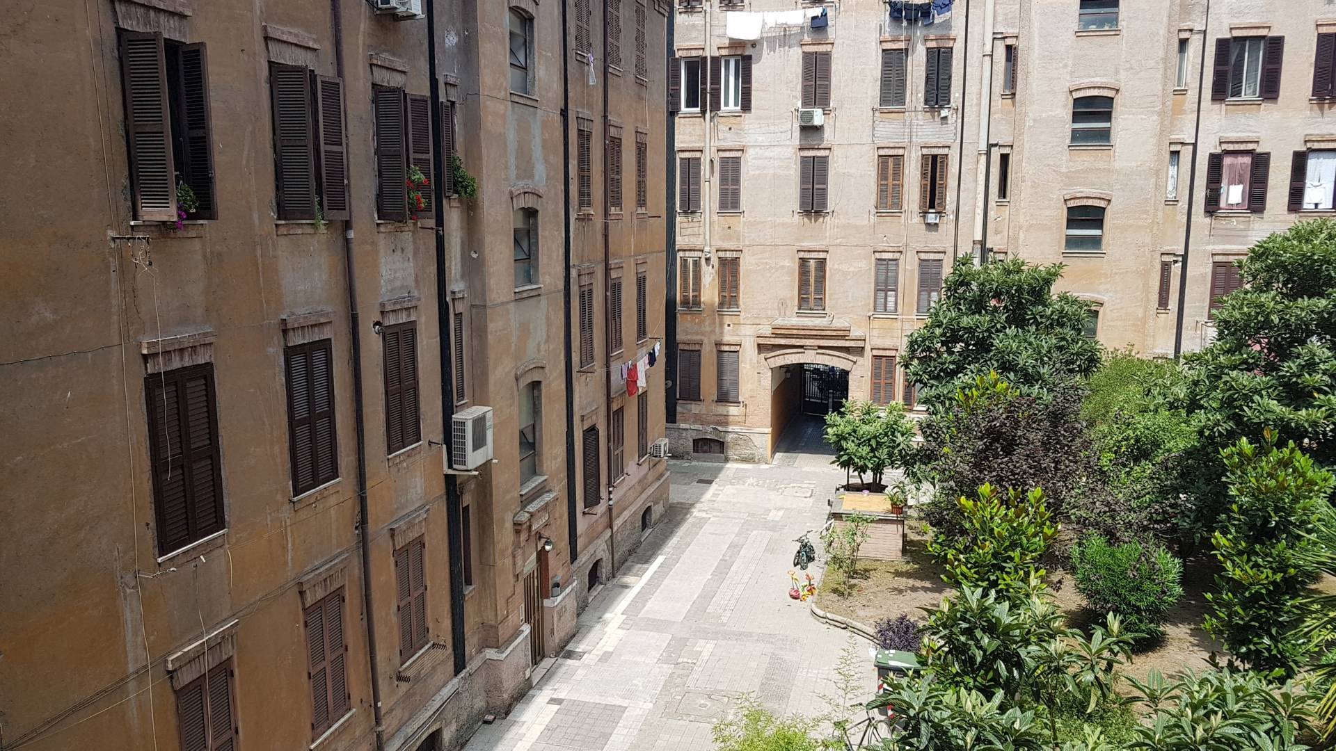Appartamento in vendita a Roma, 4 locali, zona Zona: 25 . Trastevere - Testaccio, prezzo € 310.000 | CambioCasa.it