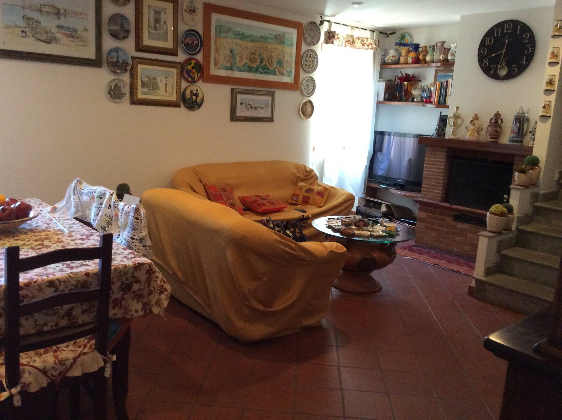 Appartamento in vendita a Ronciglione, 4 locali, zona Località: centro, prezzo € 89.000 | CambioCasa.it