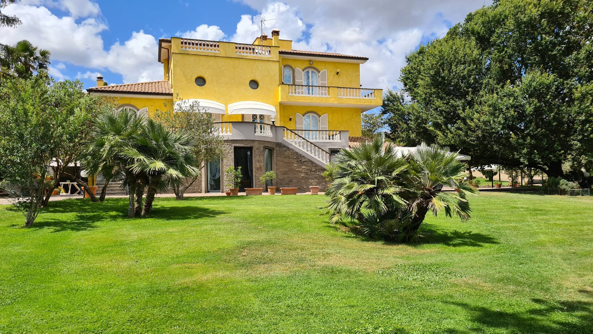 Villa in vendita a Bassano Romano, 22 locali, prezzo € 2.200.000 | CambioCasa.it