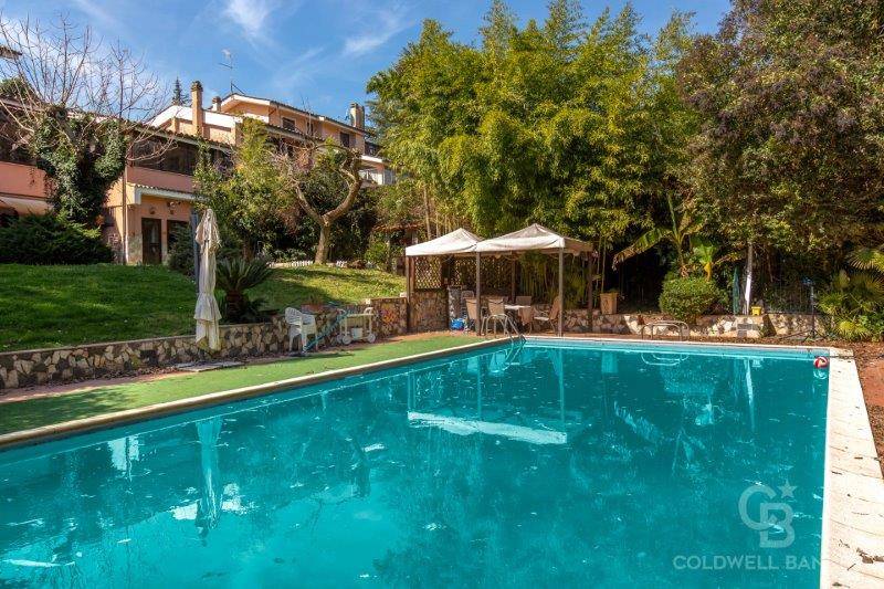 Villa in vendita a Formello, 10 locali, zona Località: LeRughe, prezzo € 830.000 | CambioCasa.it