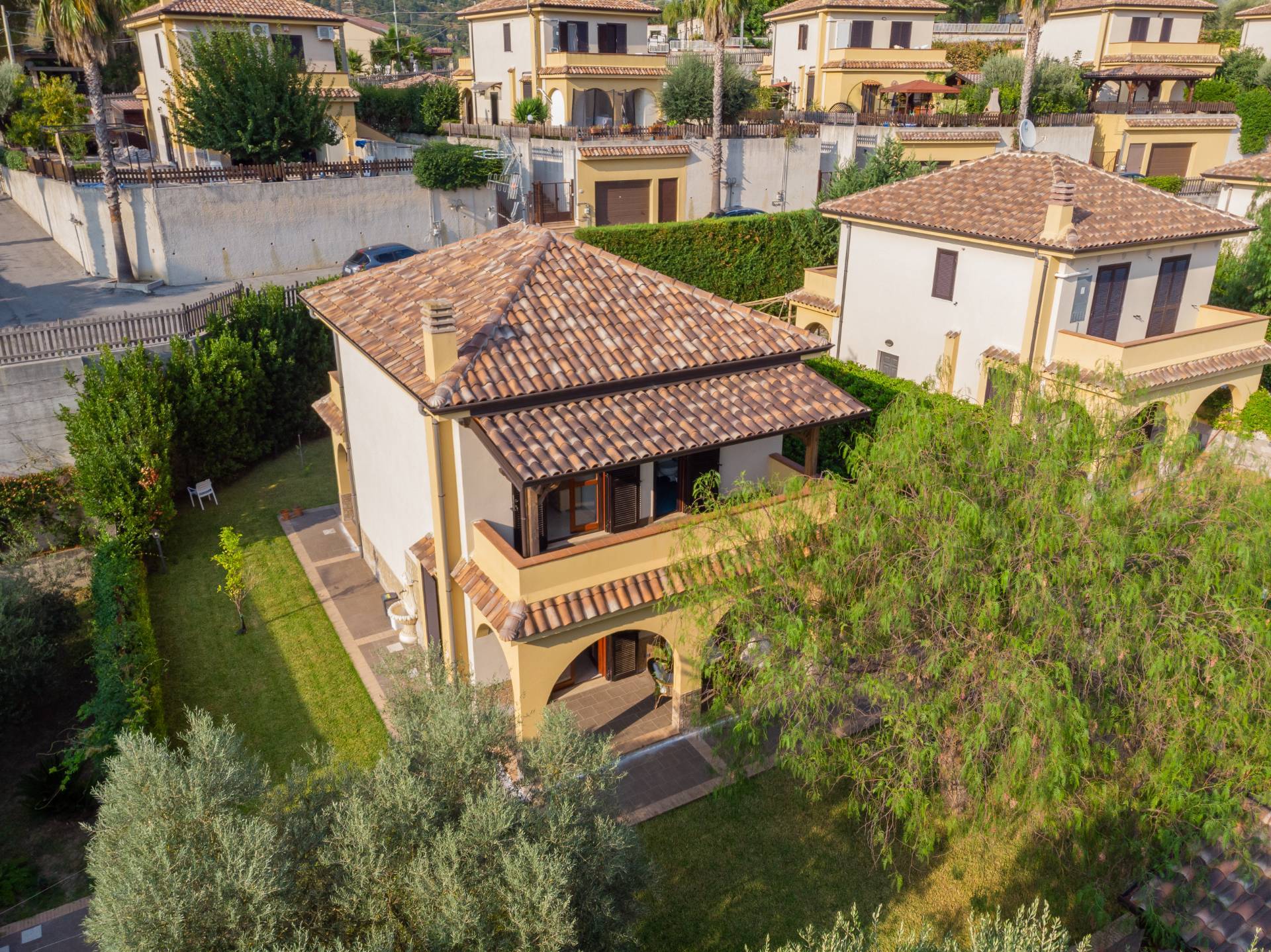 Villa in vendita a Agropoli, 4 locali, prezzo € 300.000 | CambioCasa.it