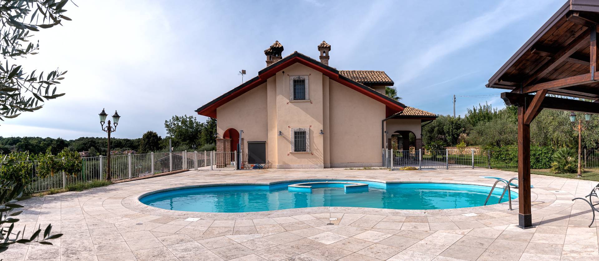 Villa in vendita a Sant'Angelo Romano, 10 locali, prezzo € 850.000 | CambioCasa.it