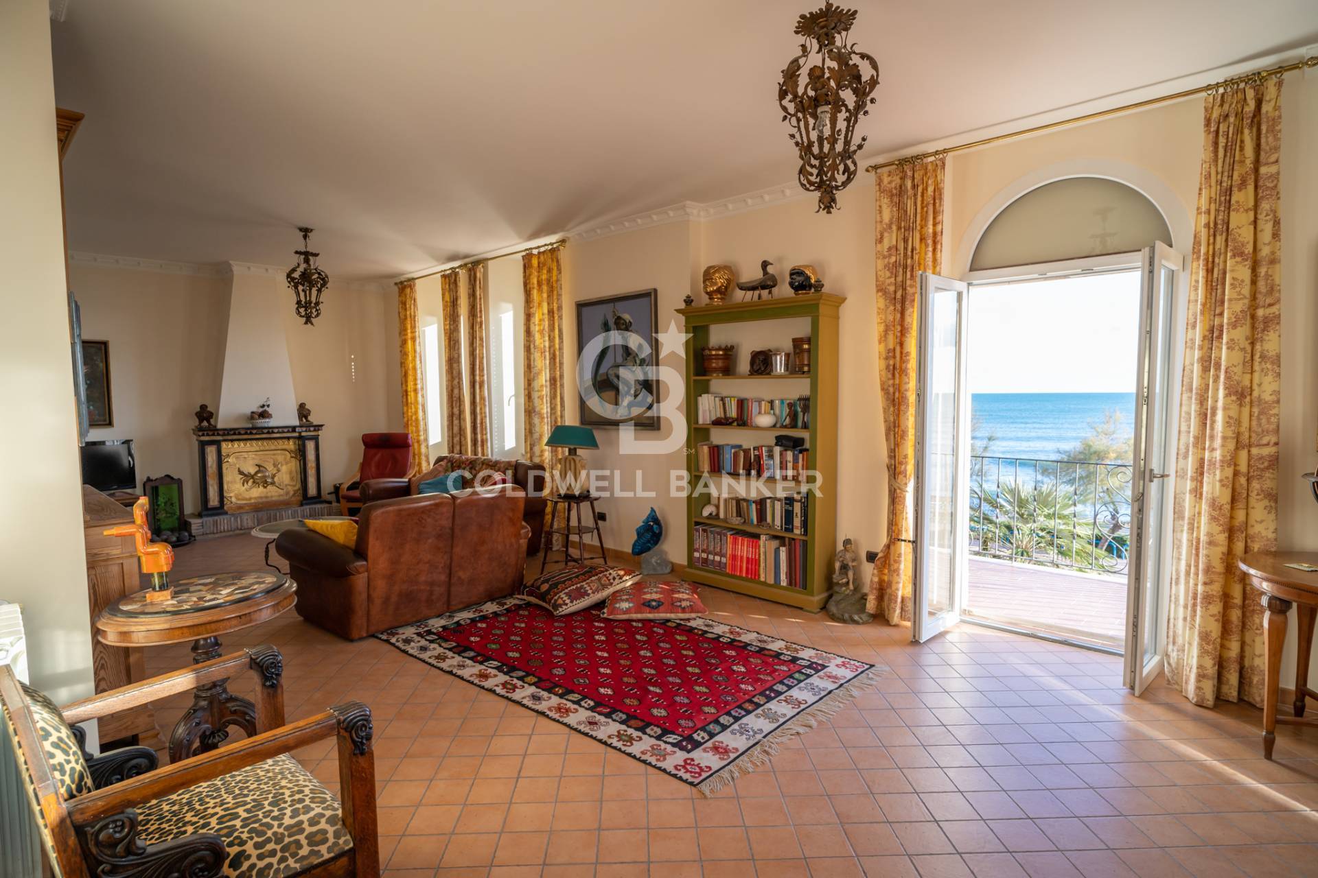 Villa in vendita a Santa Marinella, 6 locali, zona Località: Capolinaro, prezzo € 700.000 | CambioCasa.it