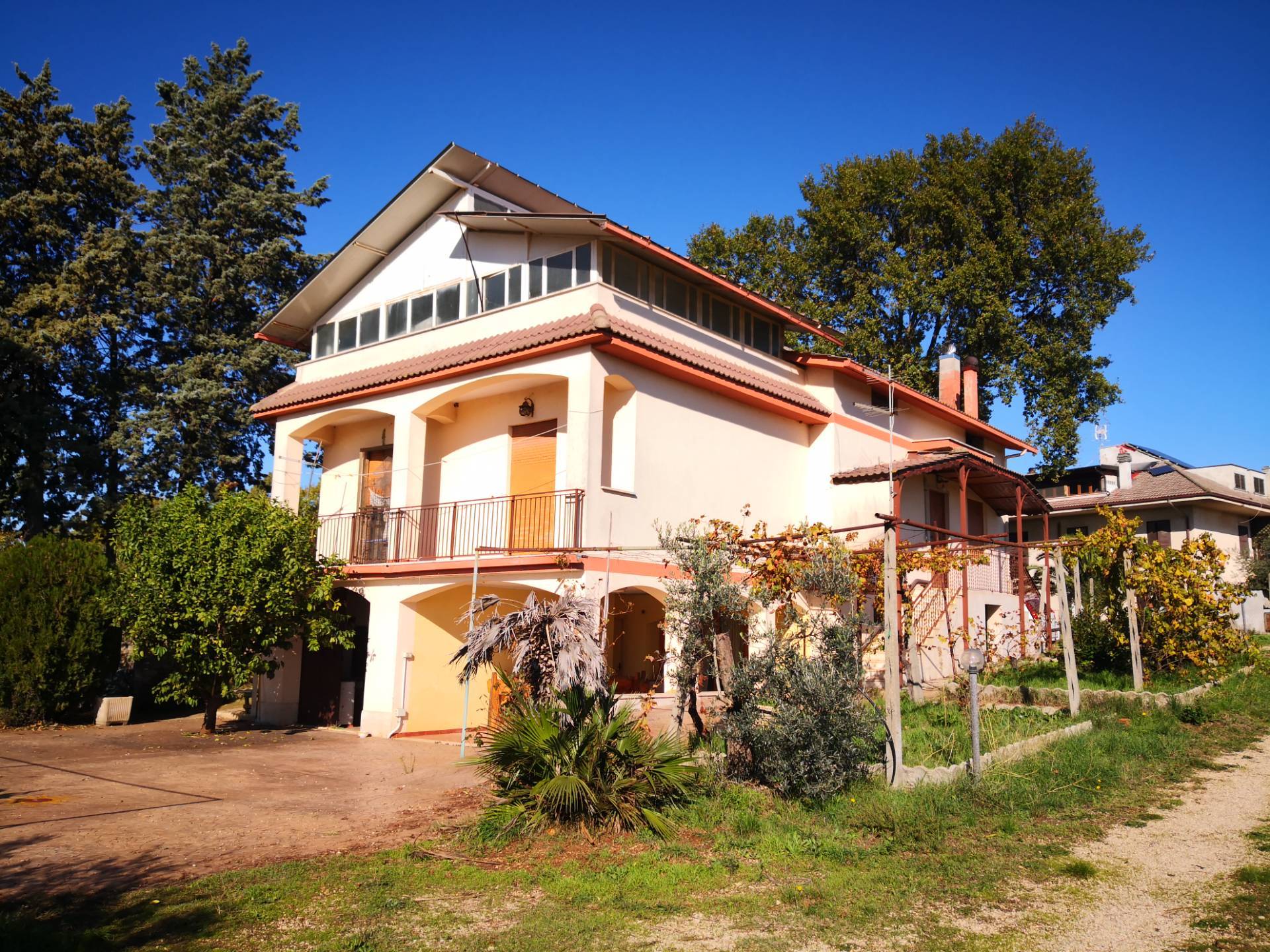 Villa in vendita a Sant'Angelo Romano, 6 locali, prezzo € 220.000 | CambioCasa.it