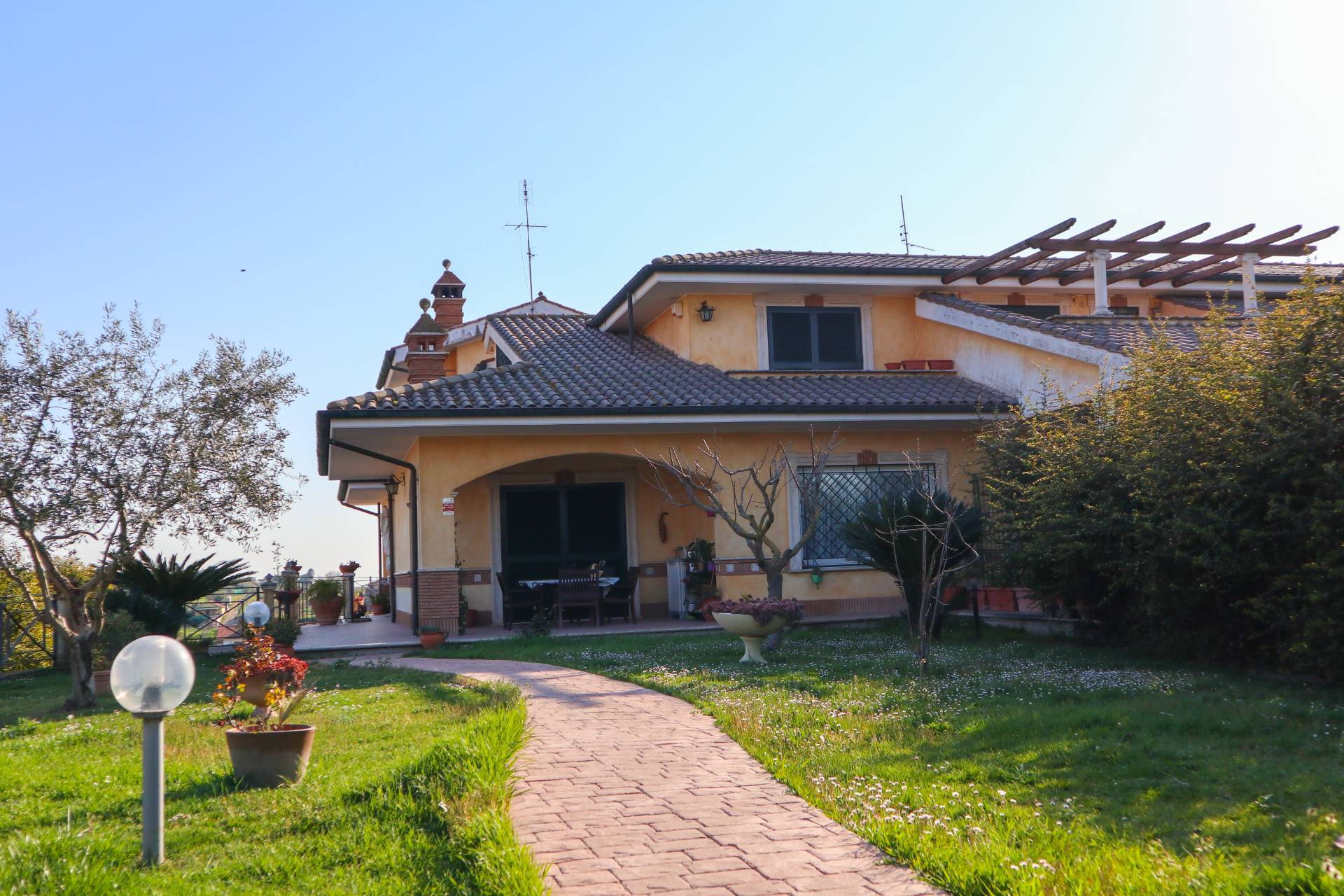 Villa in vendita a Fonte Nuova, 8 locali, zona Località: TorLupara, prezzo € 420.000 | CambioCasa.it
